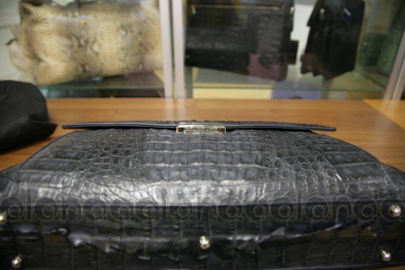 Открывание кодового замка портфеля из кожи крокодила ALANDA